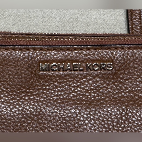Michael Kors Brown Crossbody Bag with Smooth Finish - Picture 4 of 10